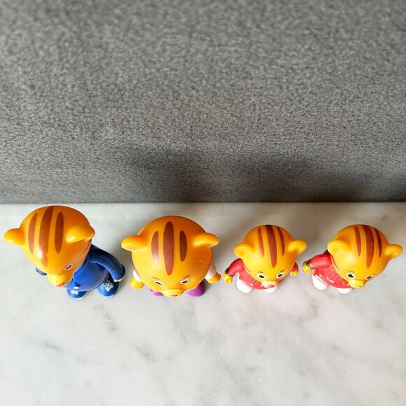 Daniel Tiger's Neighborhood Family - Dad Tiger-Mom Tiger-2 Daniel Figures PBS TV - Picture 3 of 4